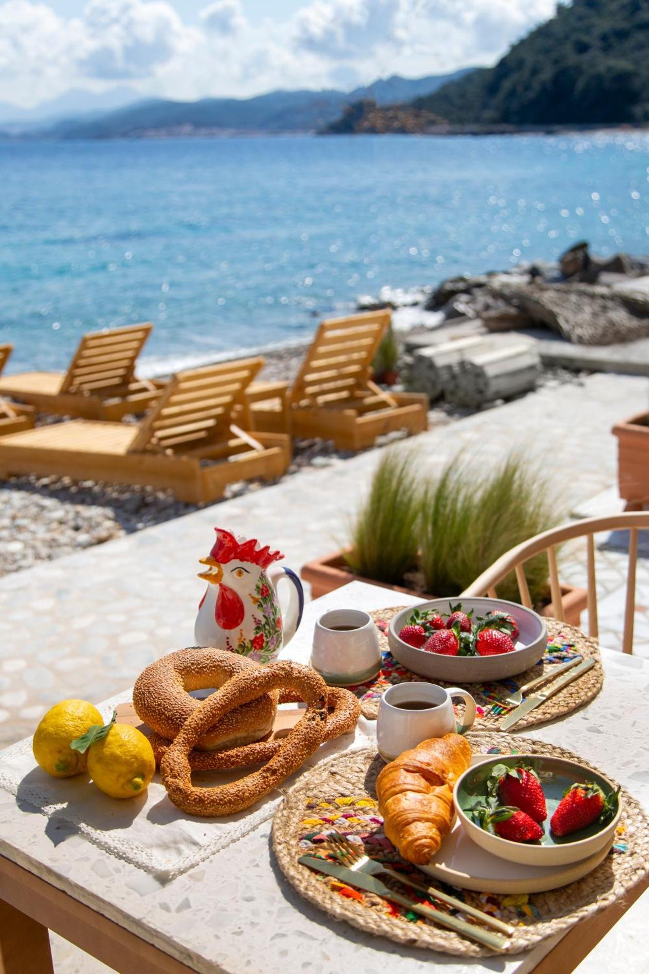 Aegean Stories Pelagos Suites Авлакия Экстерьер фото